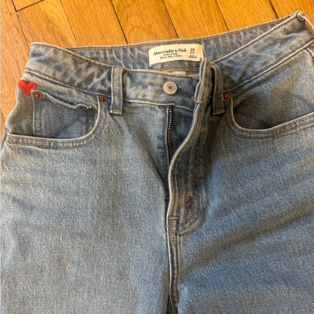 Abercrombie & Fitch Heart Embroidered Curve Love Petite Relaxed Jeans